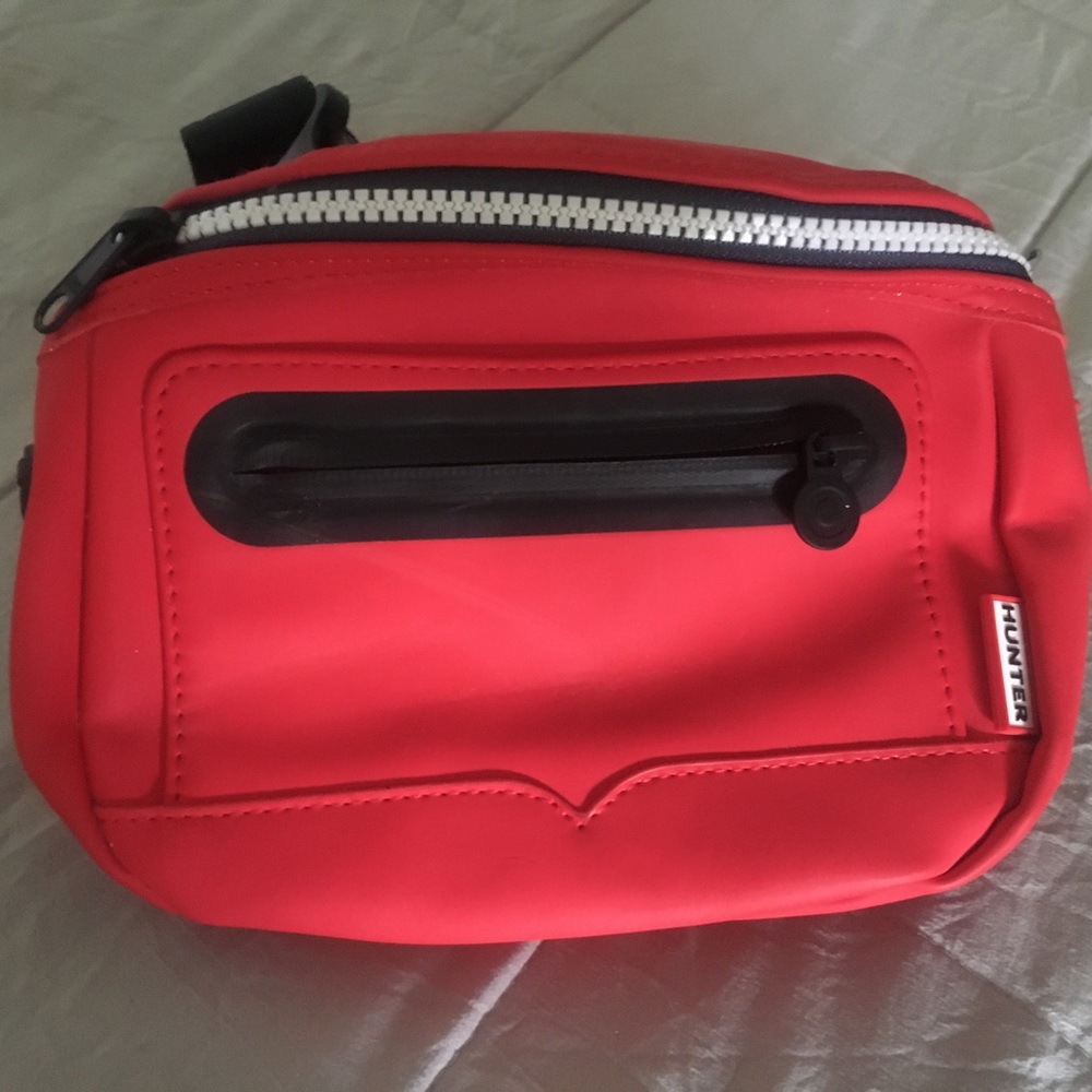 Hunter x Target bum bag excellent condition, all zippers work. Great deal!
